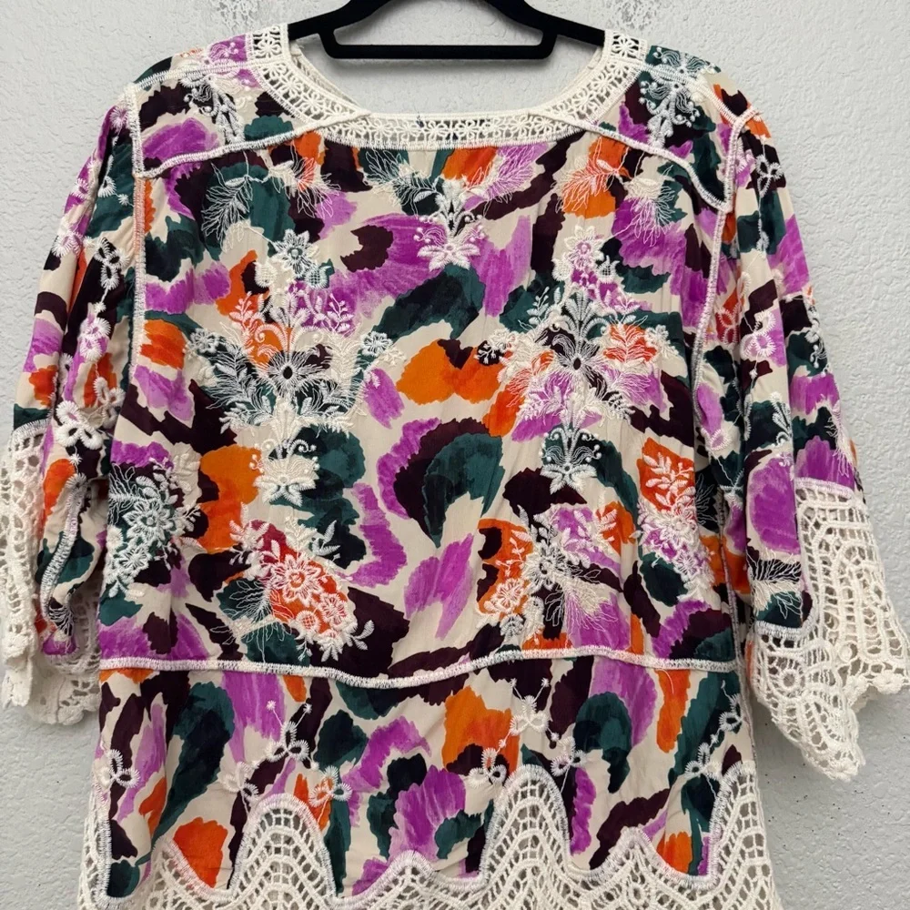 Democracy Three Quarter Sleeve V-Notch Neck Peplum Crochet Printed Woven Top M - Picture 10 of 15